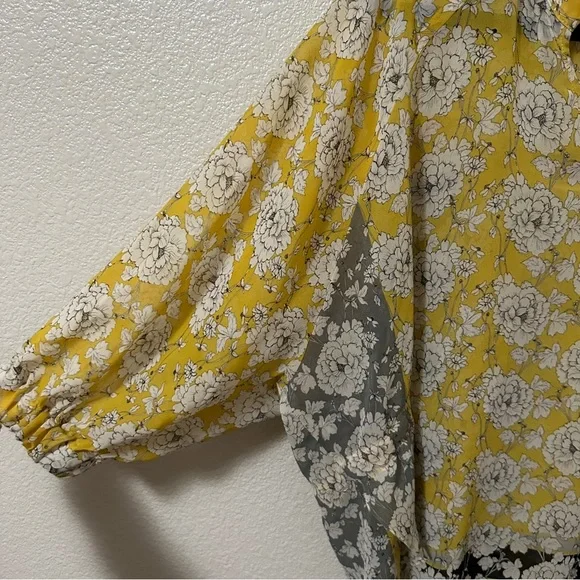 CAbi Gather Blouse Sz Small Floral Print Yellow - Picture 2 of 16
